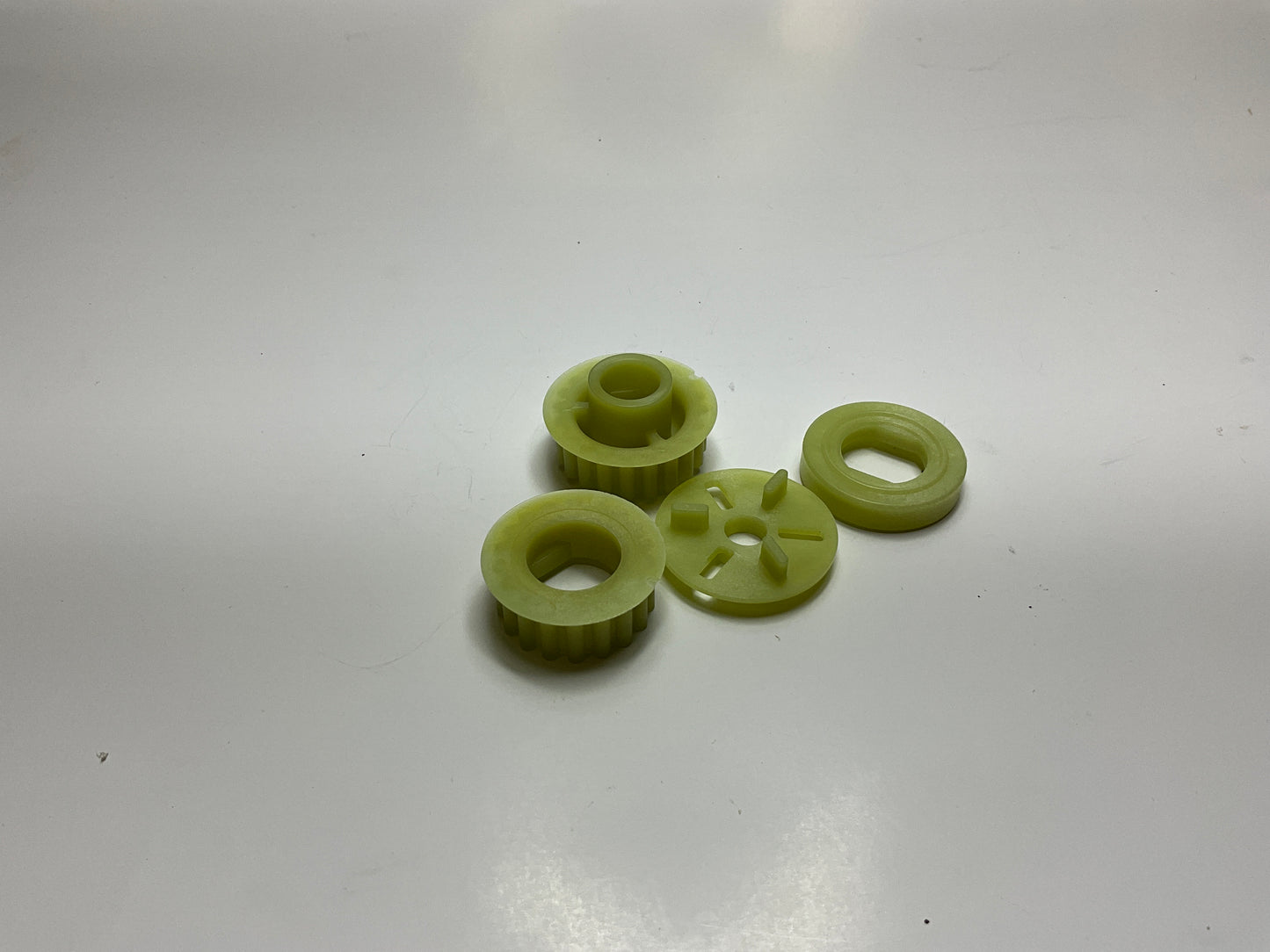 R/B EKMU0035P PLASTIC PARTS - WATERPUMP