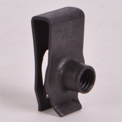 6MM CLIP NUT-PLASTIC/PIPE MNT